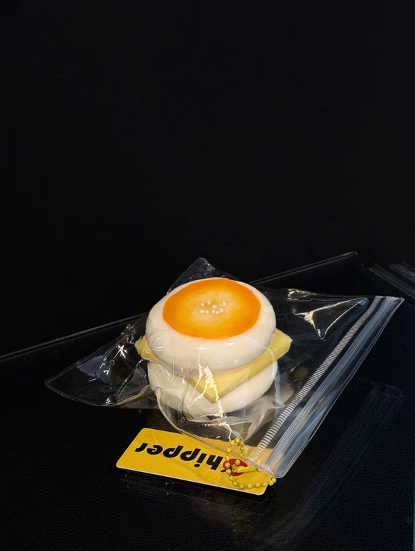 🧀 雙層芝士舒芙蕾來了！200g奶油泥感，超綿密、超療癒！💛🧀 Double Cheese Soufflé Squishy – 200g of Buttery Bliss!
